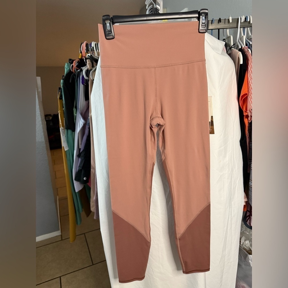 Vuori Colorblock Studio Legging Light Terracotta Size Small NEW WITH TAGS - Picture 2 of 3